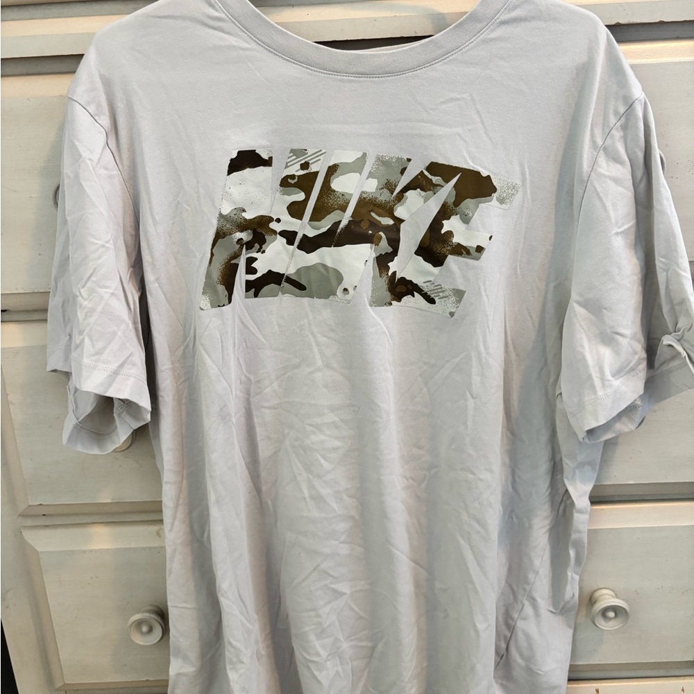 Nike The Nike Tee Dri-FIT Athletic Top Gray